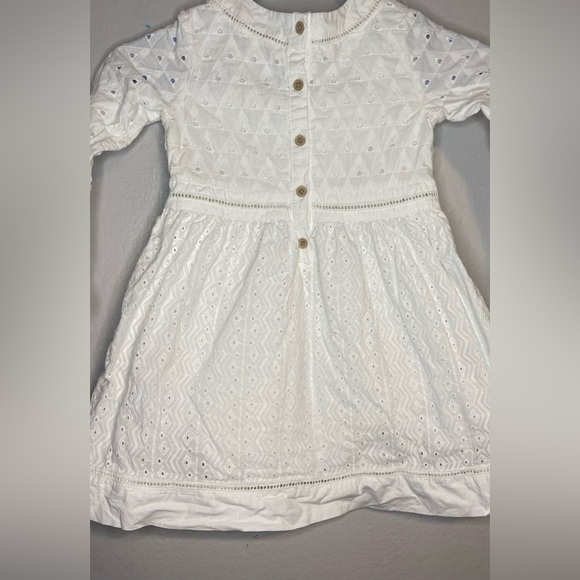 Osh KoshBeautiful Long sleeve eyelet Dress with button back. Lined. White.5T - Picture 5 of 11
